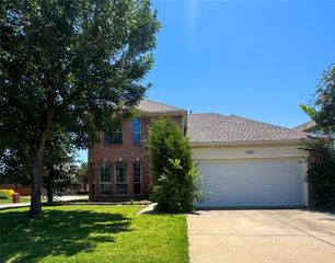 2024 Oak Hollow Drive, Bedford, TX 76021