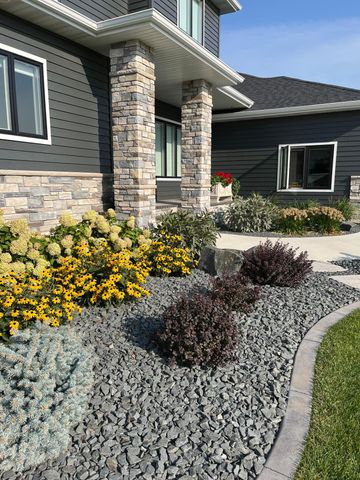 324 25th Avenue E, West Fargo, ND 58078