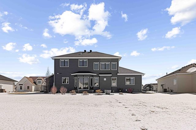 324 25th Avenue E, West Fargo, ND 58078