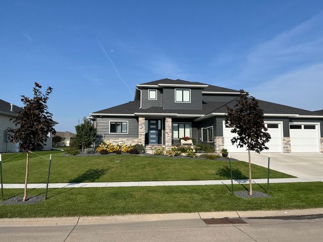 324 25th Avenue E, West Fargo, ND 58078