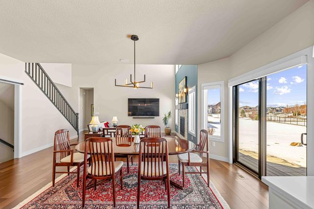 324 25th Avenue E, West Fargo, ND 58078