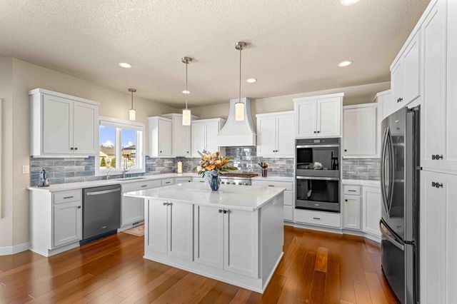 324 25th Avenue E, West Fargo, ND 58078