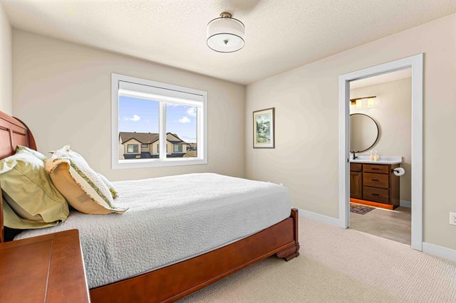 324 25th Avenue E, West Fargo, ND 58078