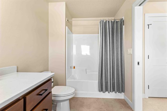 324 25th Avenue E, West Fargo, ND 58078
