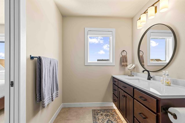 324 25th Avenue E, West Fargo, ND 58078