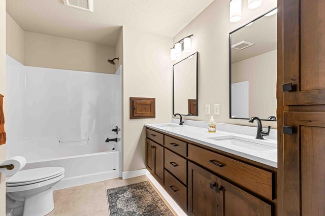 324 25th Avenue E, West Fargo, ND 58078
