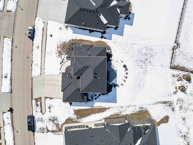 324 25th Avenue E, West Fargo, ND 58078
