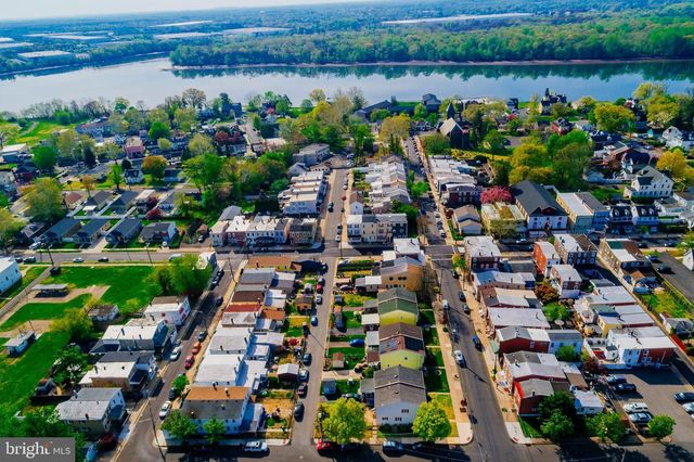 327 LINCOLN AVE, Bristol, PA 19007