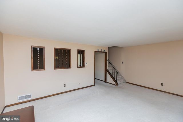 327 LINCOLN AVE, Bristol, PA 19007