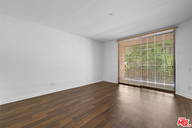 555 S Barrington Avenue 107, Los Angeles, CA 90049