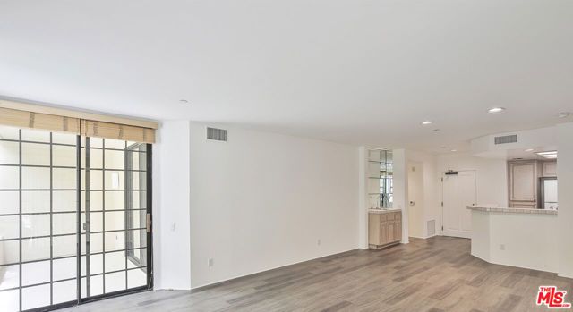 555 S Barrington Avenue 107, Los Angeles, CA 90049