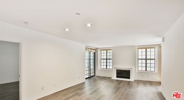 555 S Barrington Avenue 107, Los Angeles, CA 90049