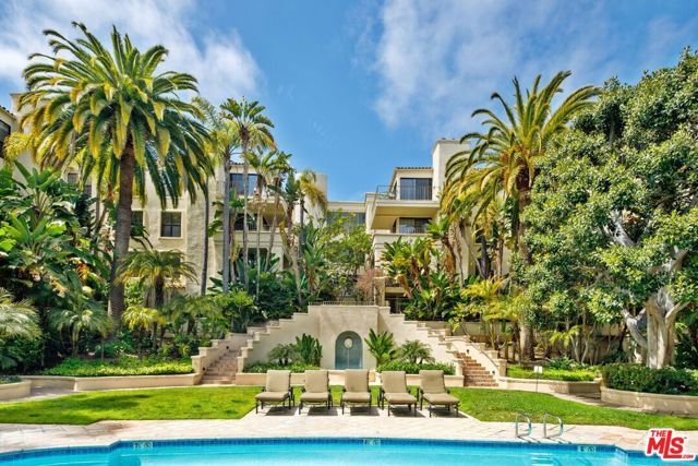 555 S Barrington Avenue 107, Los Angeles, CA 90049