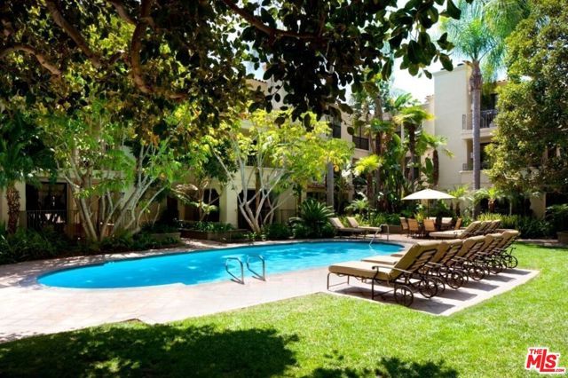 555 S Barrington Avenue 107, Los Angeles, CA 90049