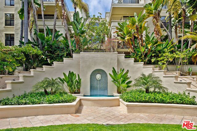 555 S Barrington Avenue 107, Los Angeles, CA 90049