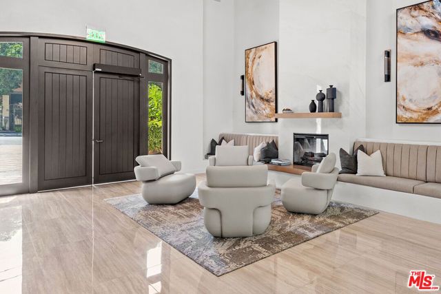 555 S Barrington Avenue 107, Los Angeles, CA 90049