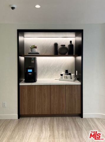555 S Barrington Avenue 107, Los Angeles, CA 90049