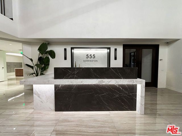 555 S Barrington Avenue 107, Los Angeles, CA 90049