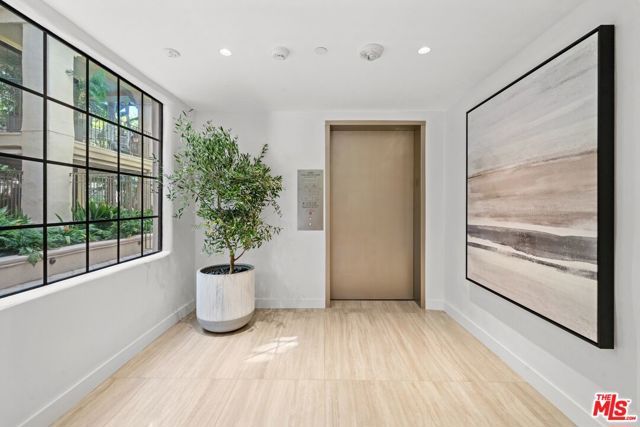 555 S Barrington Avenue 107, Los Angeles, CA 90049
