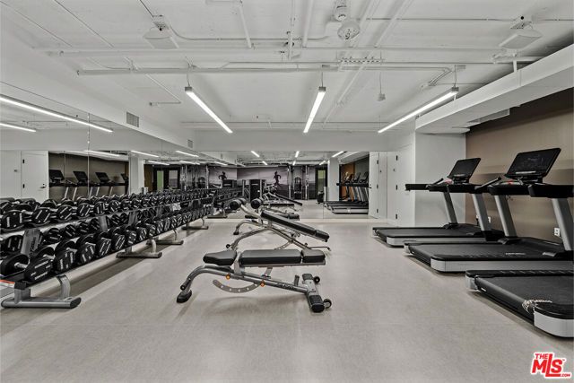 555 S Barrington Avenue 107, Los Angeles, CA 90049