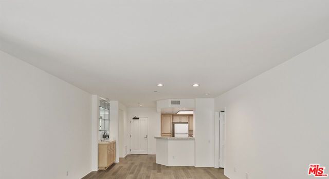 555 S Barrington Avenue 107, Los Angeles, CA 90049