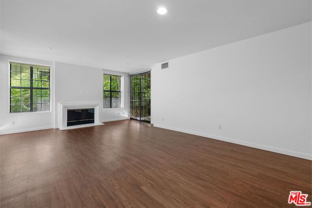 555 S Barrington Avenue 107, Los Angeles, CA 90049