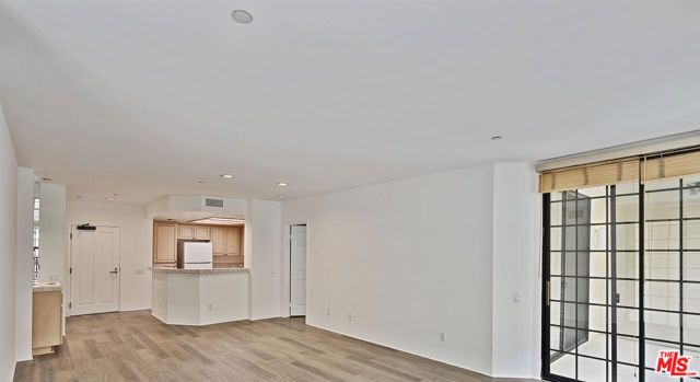 555 S Barrington Avenue 107, Los Angeles, CA 90049