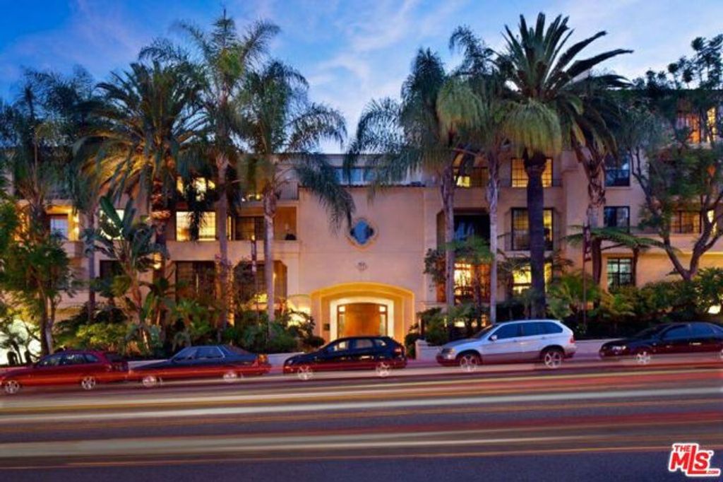 555 S Barrington Avenue 107, Los Angeles, CA 90049