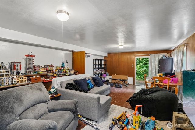 4151 23rd Avenue SW, Seattle, WA 98106