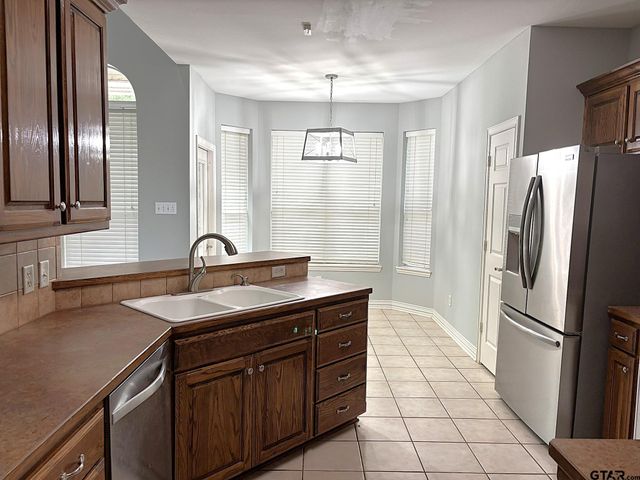 7614 Abbeywood Ct., Tyler, TX 75703
