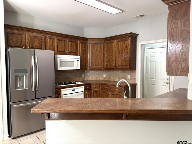 7614 Abbeywood Ct., Tyler, TX 75703