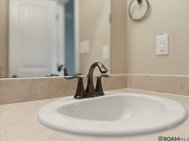 22616 Timber Ridge Dr, Denham Springs, LA 70726