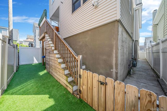 83 California Street, Long Beach, NY 11561