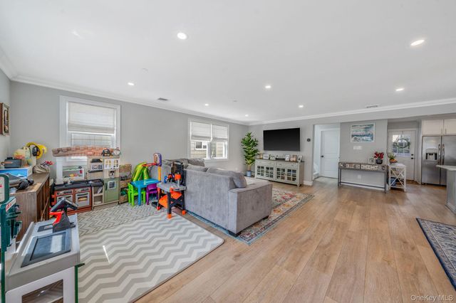 83 California Street, Long Beach, NY 11561
