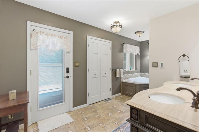 12905 Quail Ridge, Lee's Summit, MO 64086