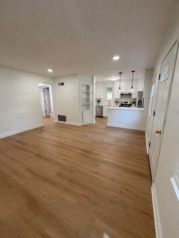 1721 Prospect Avenue, Des Plaines, IL 60018