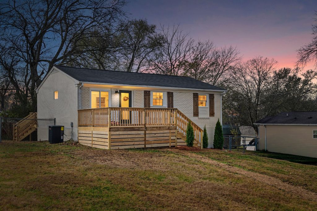 207 Sunset Blvd, Gallatin, TN 37066