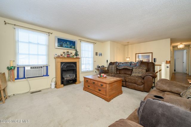 33 Compass Lane, Barnegat, NJ 08005