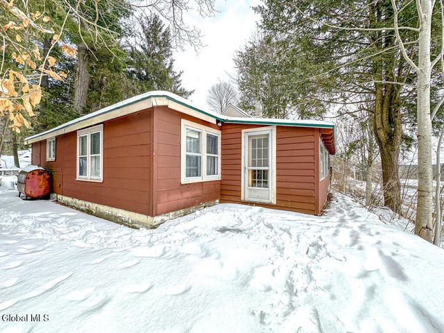 41 Hanneford Road, Queensbury, NY 12804