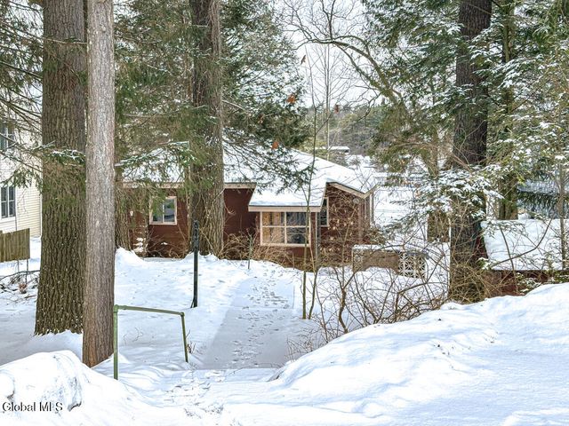 41 Hanneford Road, Queensbury, NY 12804