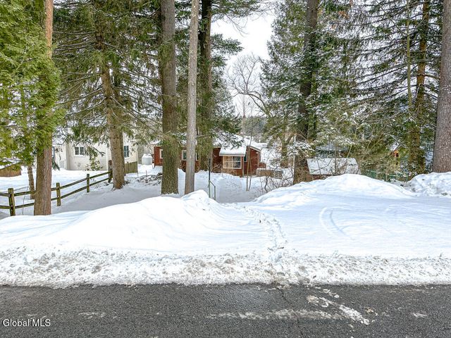 41 Hanneford Road, Queensbury, NY 12804