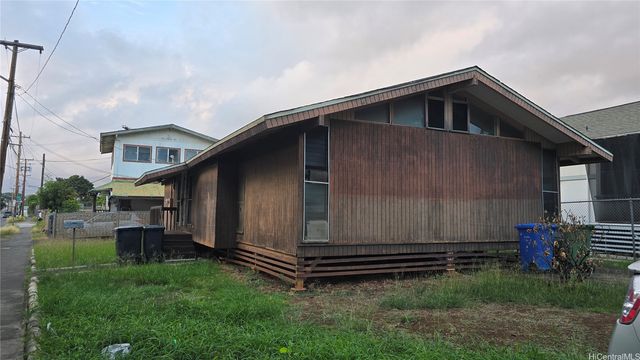 946 Halona Street, Honolulu, HI 96817