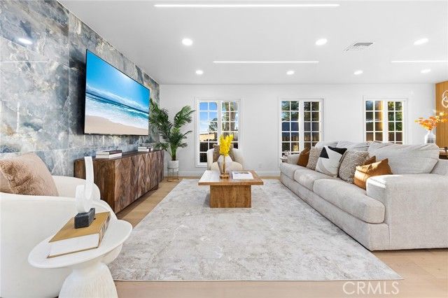 326 E Sierra Madre Avenue, Glendora, CA 91741