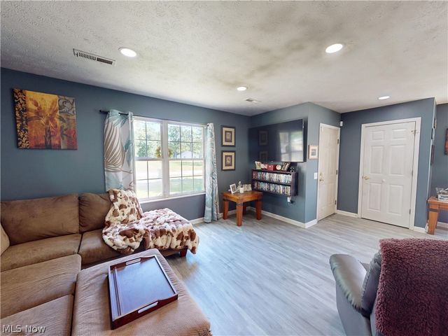 9552 Cloverleaf Road, Windham, OH 44288
