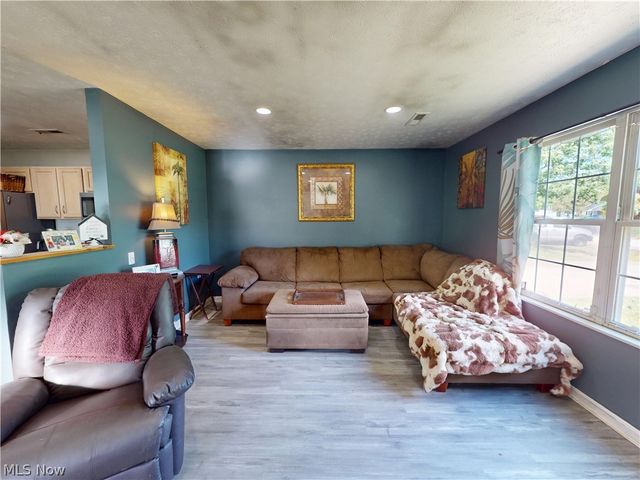 9552 Cloverleaf Road, Windham, OH 44288