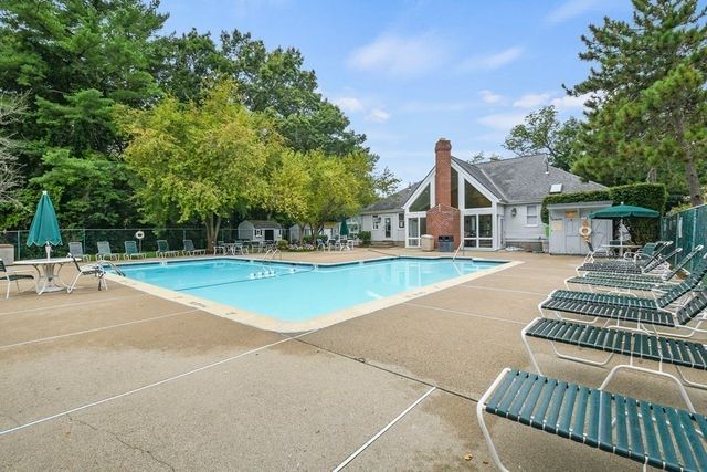 30 Walden Drive 10, Natick, MA 01760