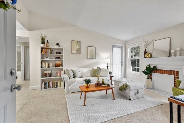30 Walden Drive 10, Natick, MA 01760