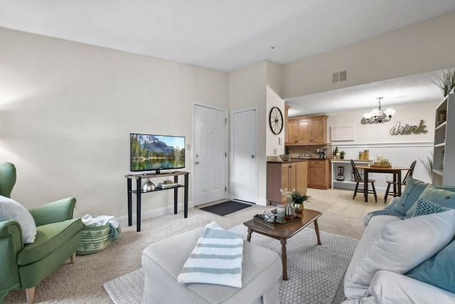 30 Walden Drive 10, Natick, MA 01760