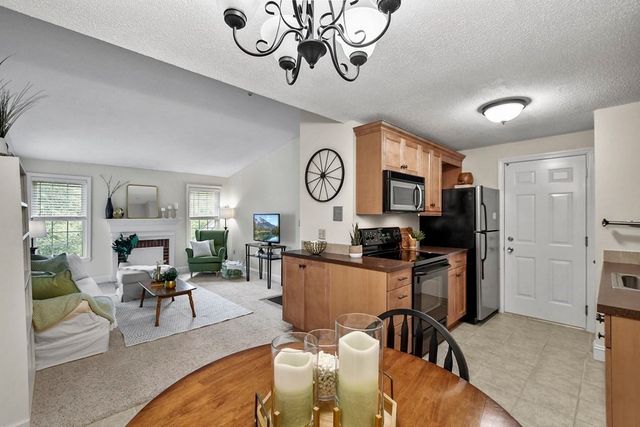 30 Walden Drive 10, Natick, MA 01760