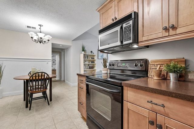 30 Walden Drive 10, Natick, MA 01760